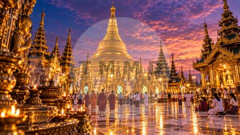Shwedagon Pagoda al crepúsculo